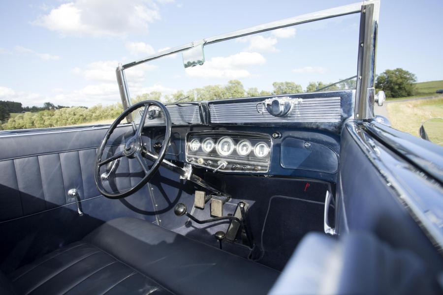 Торпедо Auburn 12-165 Salon Phaeton Sedan 1933 года  (фото 13 из 21)